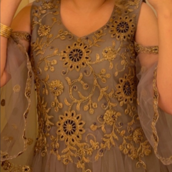 Indian dress - Picture 3 of 5